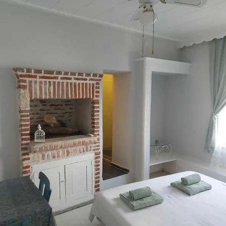 Mimosa House Homestay Ayvalik