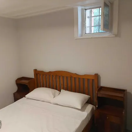 Mimosa House Готель *