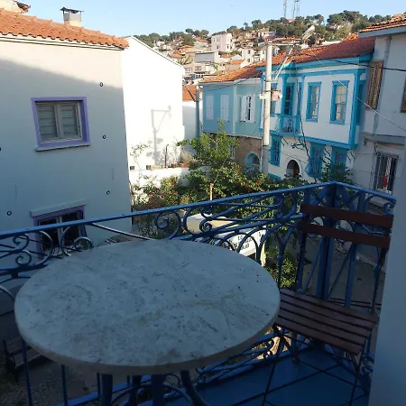 Mimosa House Готель *