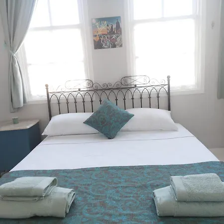 Mimosa House فندق