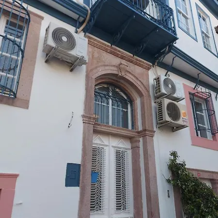 Mimosa House Готель *