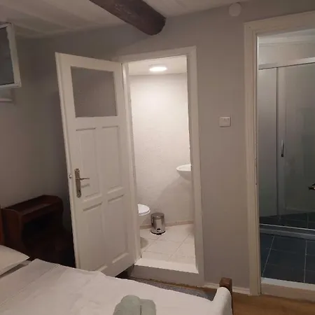 Готель Mimosa House Айвалик