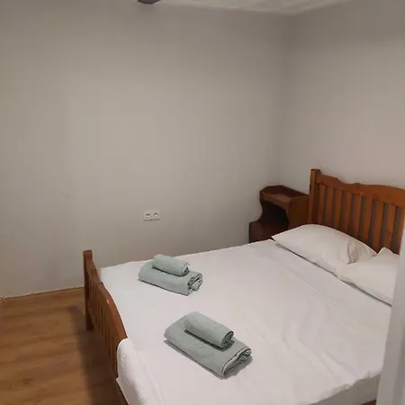 Mimosa House Готель