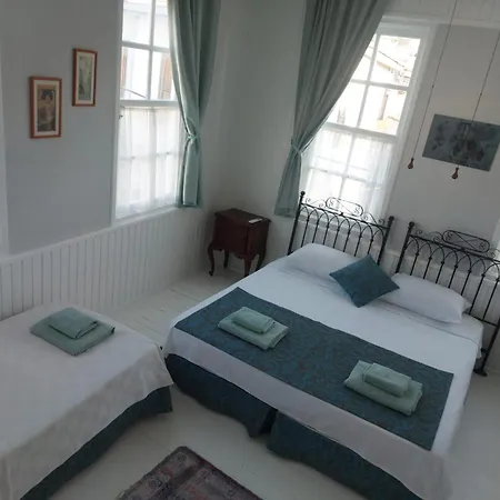 Mimosa House Айвалик