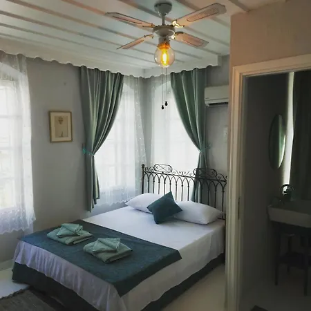 Mimosa House Готель *