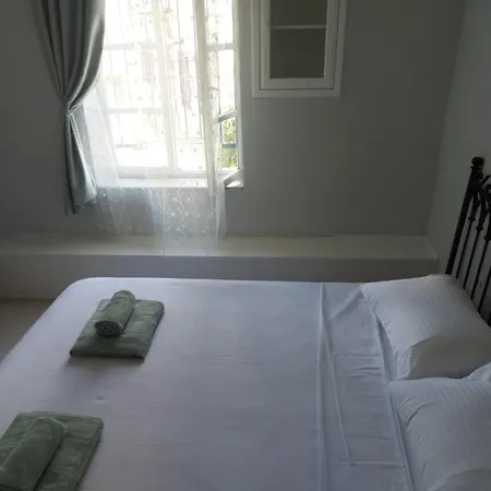 Готель Mimosa House