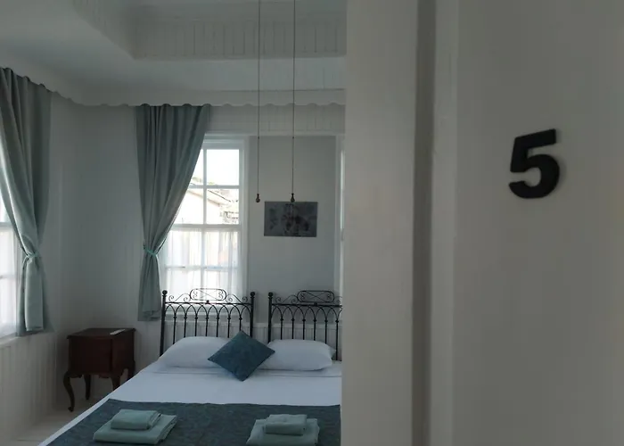 Mimosa House Hotel *